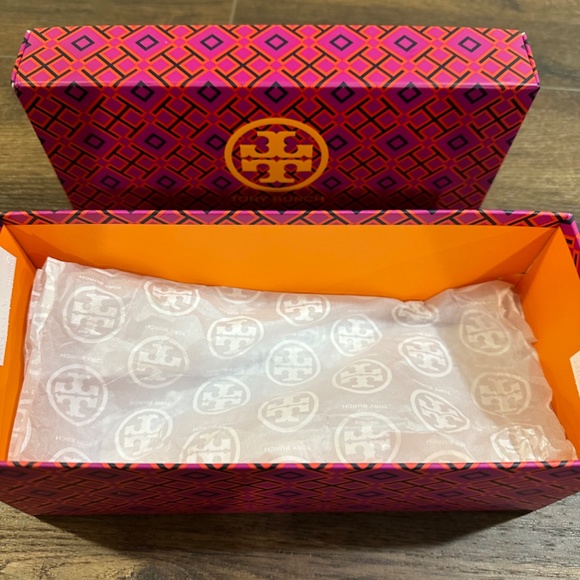 COPY - Set of Tory Burch Shopping Bags and Shoe Box - Picture 8 of 10